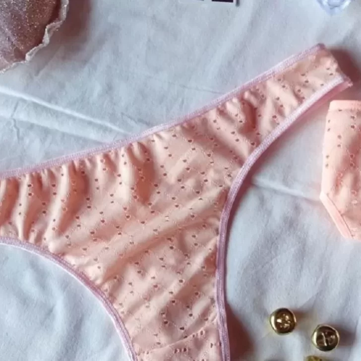 Tradición de Navidad: ¿por qué hay que usar una bombacha rosa y quién te la debe regalar? Tradición de Navidad: ¿por qué hay que usar una bombacha rosa y quién te la debe regalar?