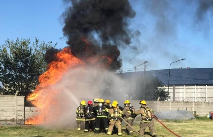 Bomberas voluntarias realizan por primera vez jornada específica de incendio y rescate