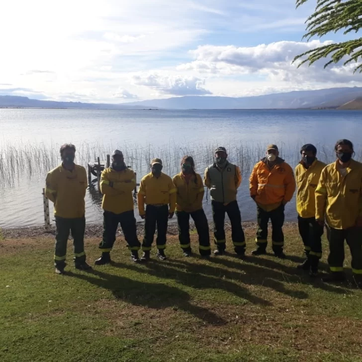 Lago Posadas: Personal de Parques Nacionales colabora en el control de incendio en el cañadón del río Oro