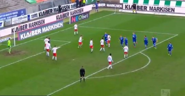 Video. Un equipo alemán sorprende con un tiro de esquina nunca antes visto durante un partido de la Bundesliga 2