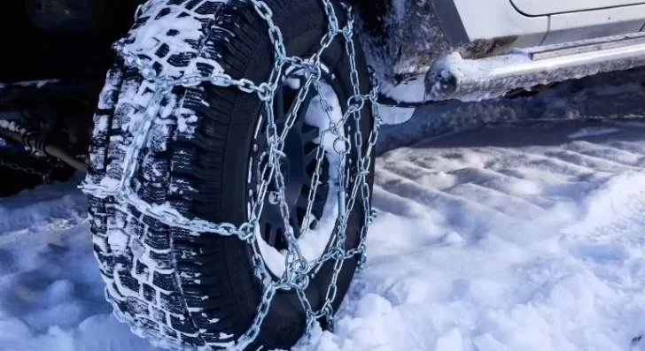 Cómo colocar cadenas para el hielo y la nieve en los vehículos