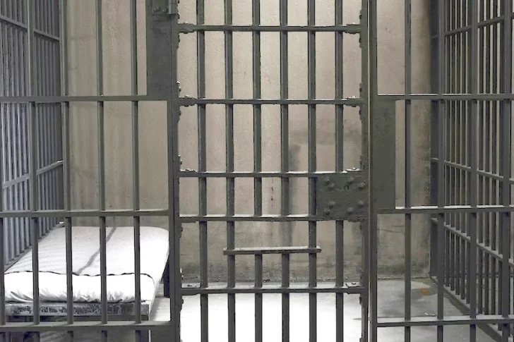 Presunto abuso sexual a una nena en Caleta Olivia: el padrastro acusado fue indagado y sigue preso