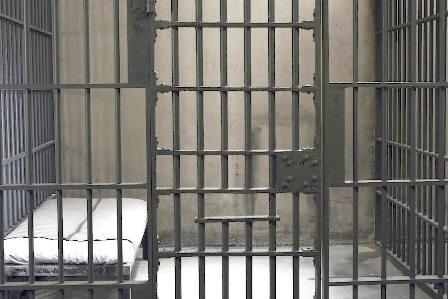 Presunto abuso sexual a una nena en Caleta Olivia: el padrastro acusado fue indagado y sigue preso