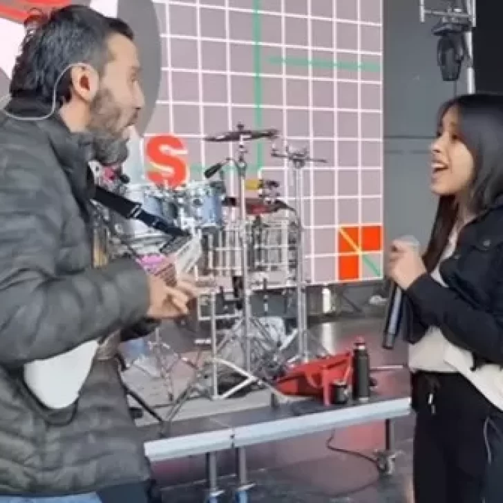 Camila Garay canta con Los Tekis en Comodoro Rivadavia