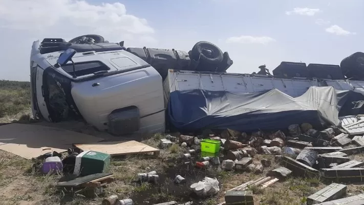 Camionero que viajaba a Santa Cruz despistó, volcó y murió por los fuertes vientos en Chubut