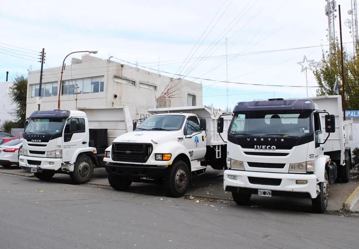 Repararon camiones que estaban abandonados en un área municipal de Caleta Olivia
