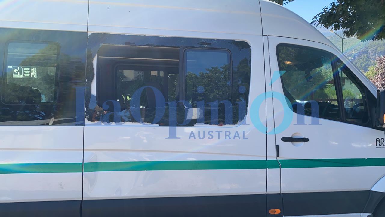 Documento exclusivo: ataque vandálico a la camioneta en la que viajaba el Presidente en Chubut Documento exclusivo: ataque vandálico a la camioneta en la que viajaba el Presidente en Chubut