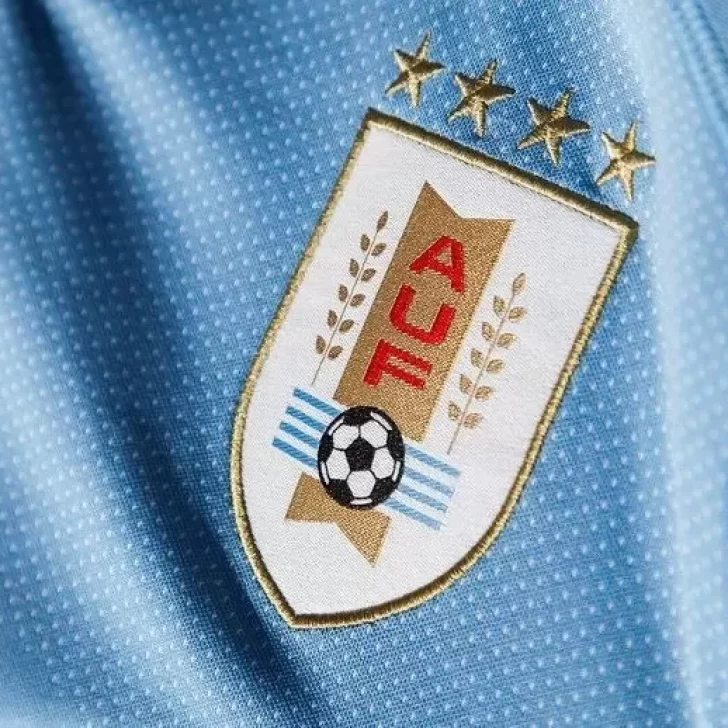 Inédito: La FIFA pidió que se saquen las cuatro estrellas de la camiseta de Uruguay