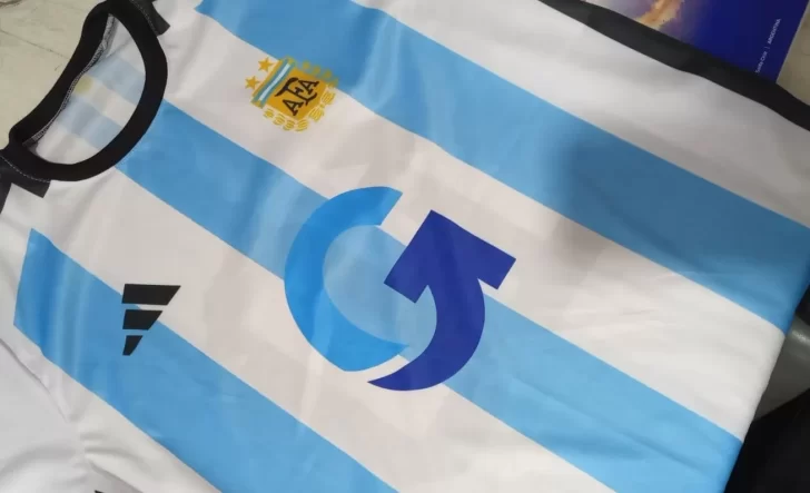 La Municipalidad se subió a la “Scaloneta” y repartirá gratis camisetas de la Selección Argentina