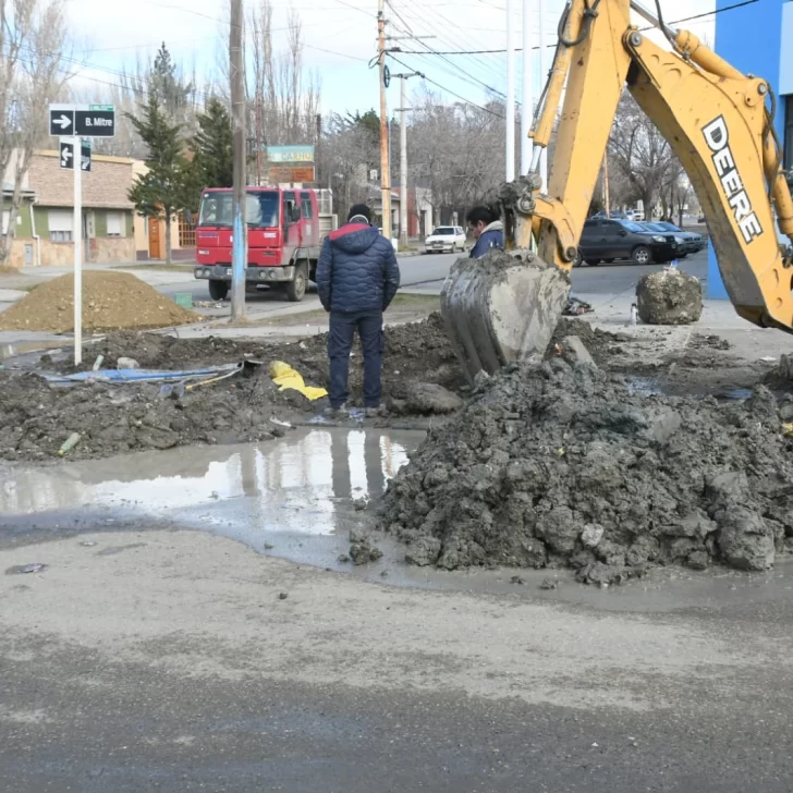 Corte de agua en Río Gallegos: se rompió un caño primario y gran parte de la ciudad se quedó sin servicio