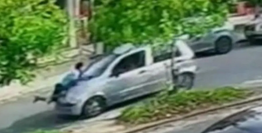 Chocaron, se negó a darle datos del seguro y lo mató tras arrastrarlo 3 cuadras a toda velocidad Chocaron, se negó a darle datos del seguro y lo mató tras arrastrarlo 3 cuadras a toda velocidad