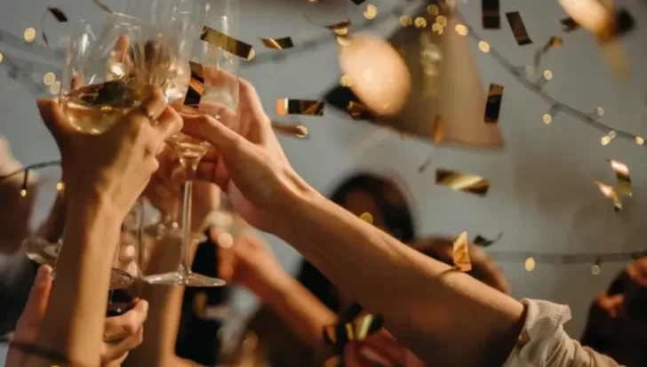 Los rituales de Año Nuevo más extraños del mundo para atraer la suerte y la abundancia en 2023