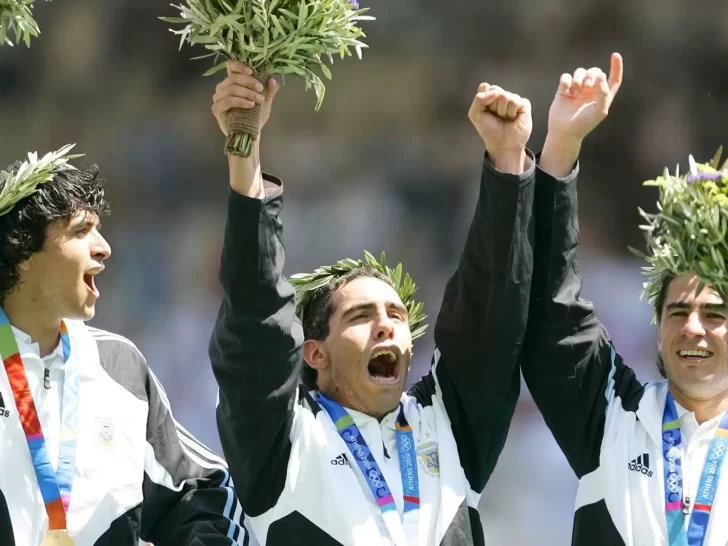Tevez, más de 15 años en la Selección y la medalla de oro en Atenas 2004