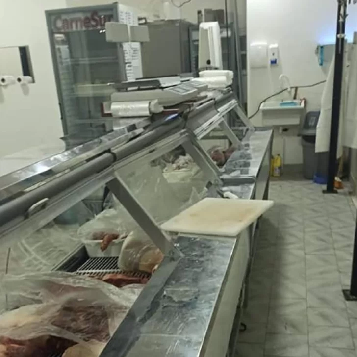Chorizos, milanesas, pollo y la plata de la caja: es la tercer robo que sufre la misma carnicería Chorizos, milanesas, pollo y la plata de la caja: es la tercer robo que sufre la misma carnicería