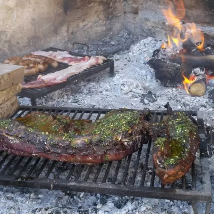 La receta de carpincho a la parrilla con chimichurri en tres simples pasos