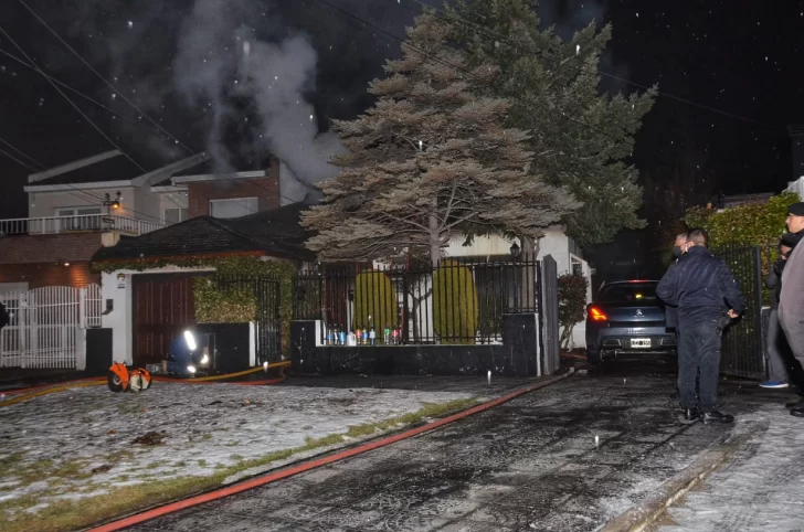 Se incendió una casa antigua de Río Gallegos y un médico cirujano quedó internado