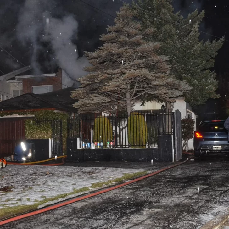 Se incendió una casa antigua de Río Gallegos y un médico cirujano quedó internado