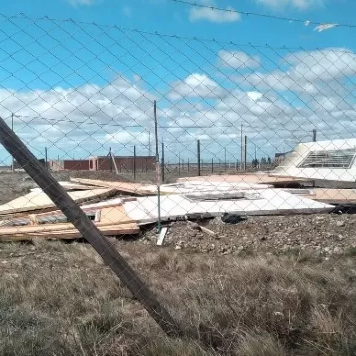 Una familia perdió su casa por el viento antes de estrenarla
