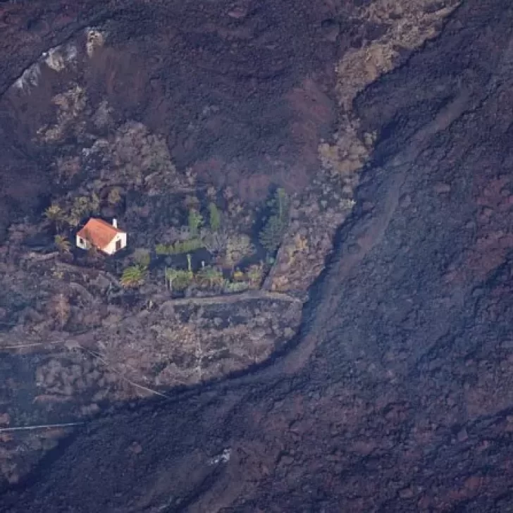 Fotos. El misterio de la “casa milagrosa” que no fue alcanzada por la lava del volcán de La Palma