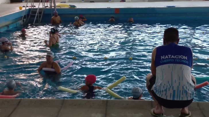 ¡Todos al agua! Aún quedan lugares disponibles en el Natatorio Municipal de Caleta Olivia