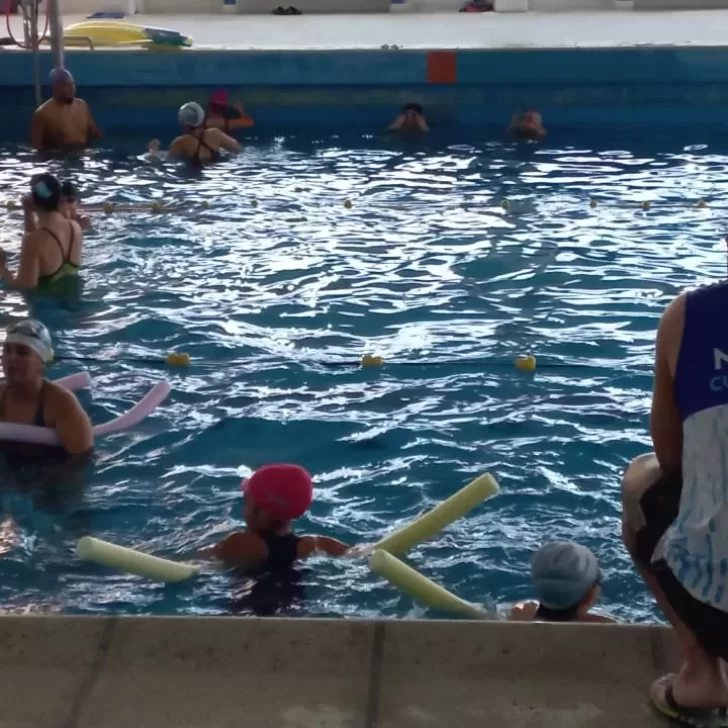 ¡Todos al agua! Aún quedan lugares disponibles en el Natatorio Municipal de Caleta Olivia