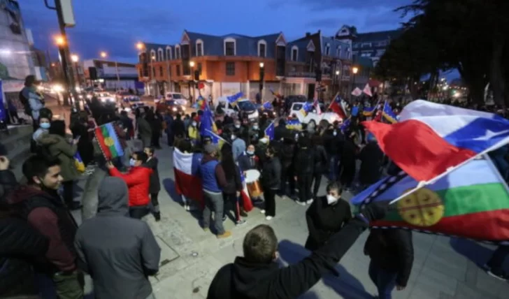 Punta Arenas: una mujer se desmayó y murió en pleno festejo tras el plebiscito en Chile