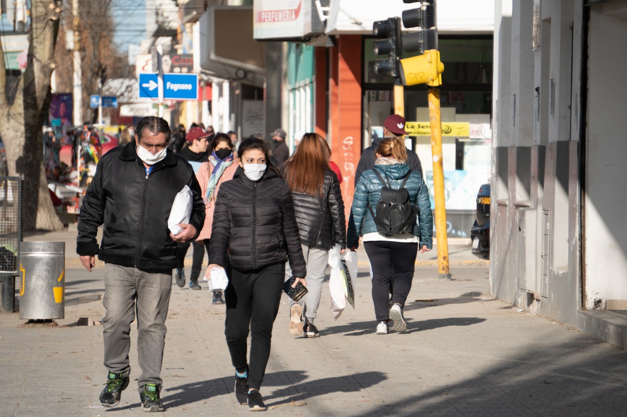 Por buen camino: el número de contagios “comienza a descender” junto al inicio de la vacunación en Santa Cruz