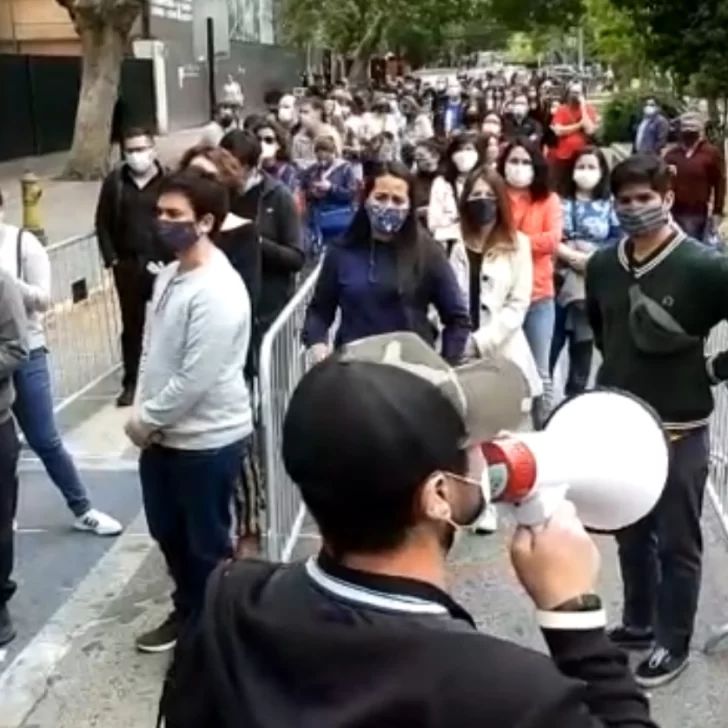 Chile se vuelca a las urnas para cambiar la actual Constitución Chile se vuelca a las urnas para cambiar la actual Constitución