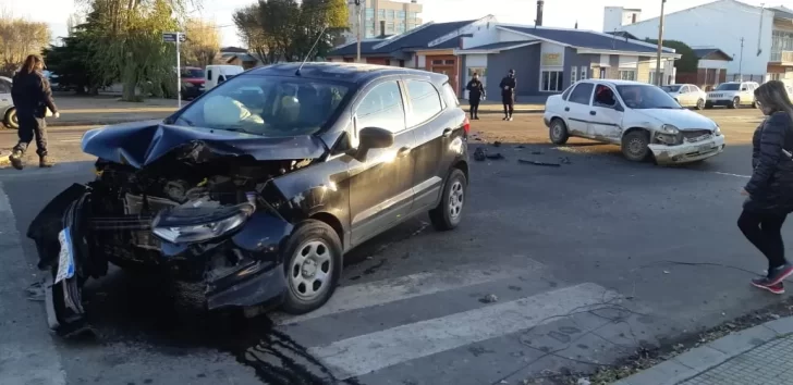 Una mujer embarazada fue llevada al hospital tras violento choque en ...