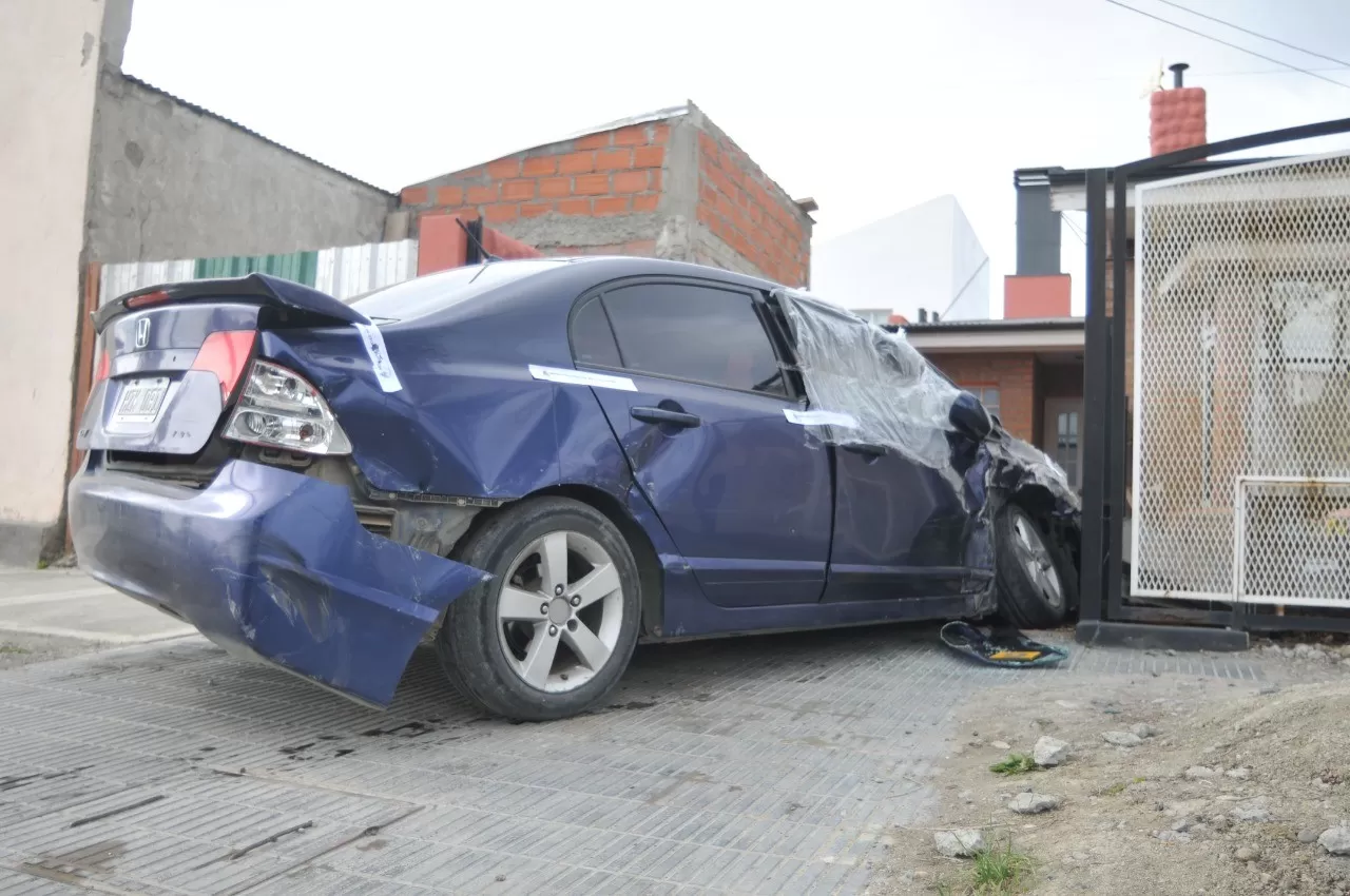 Un auto se incrustó en una vivienda y una mujer embarazada terminó hospitalizada Un auto se incrustó en una vivienda y una mujer embarazada terminó hospitalizada