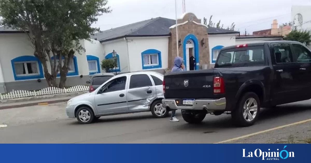 Una camioneta 4×4 y un auto chocaron afuera del Ministerio de ...