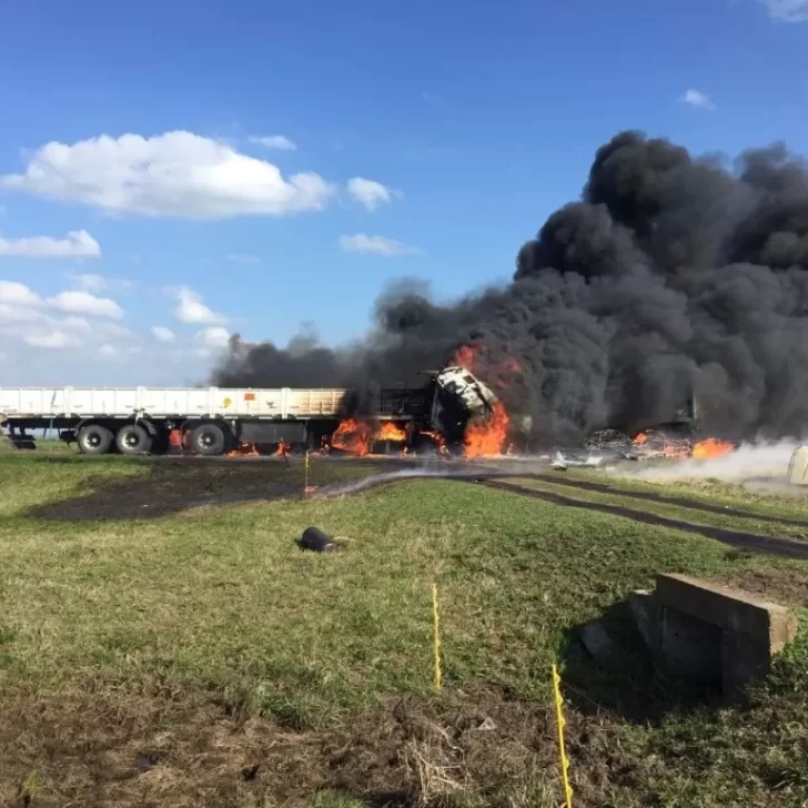 Uno de los conductores de los camiones que chocaron y se prendieron fuego era de Puerto Deseado Uno de los conductores de los camiones que chocaron y se prendieron fuego era de Puerto Deseado