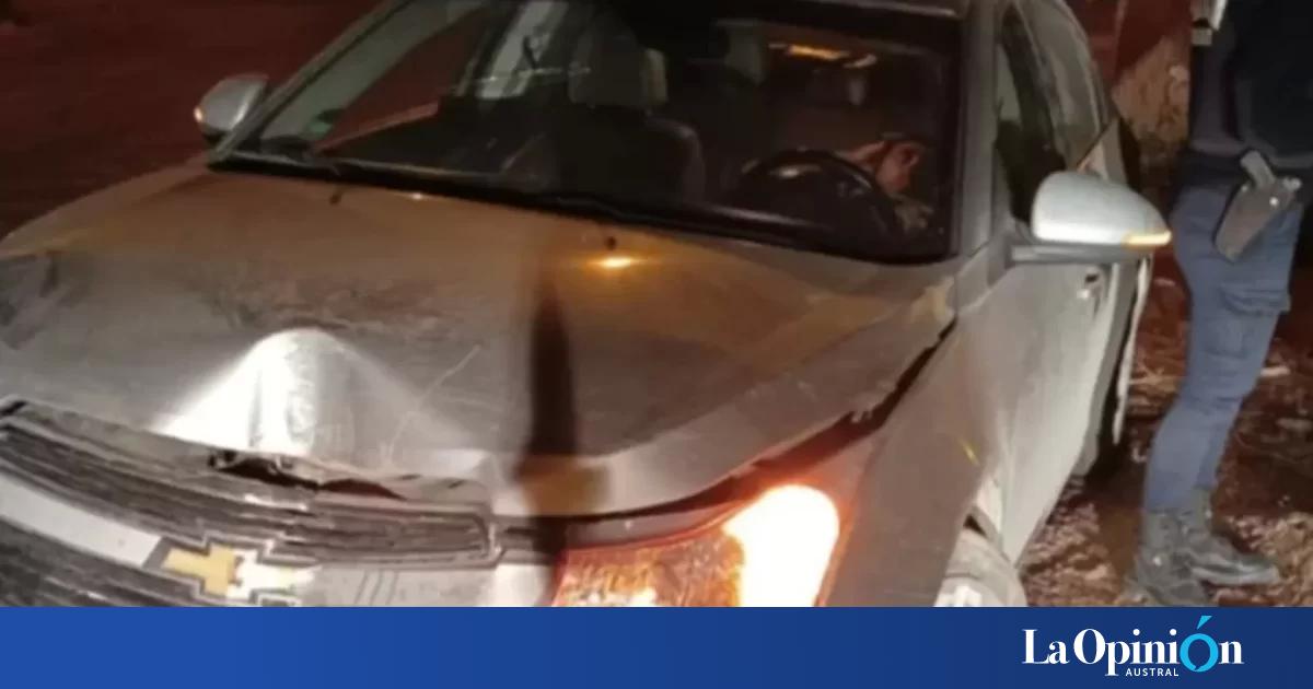Manejaba borracho, chocó contra un poste de luz y se quedó dormido | La ...