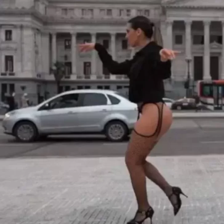 Denunciaron a Cinthia Fernández por el polémico video de campaña bailando en portaligas frente al Congreso