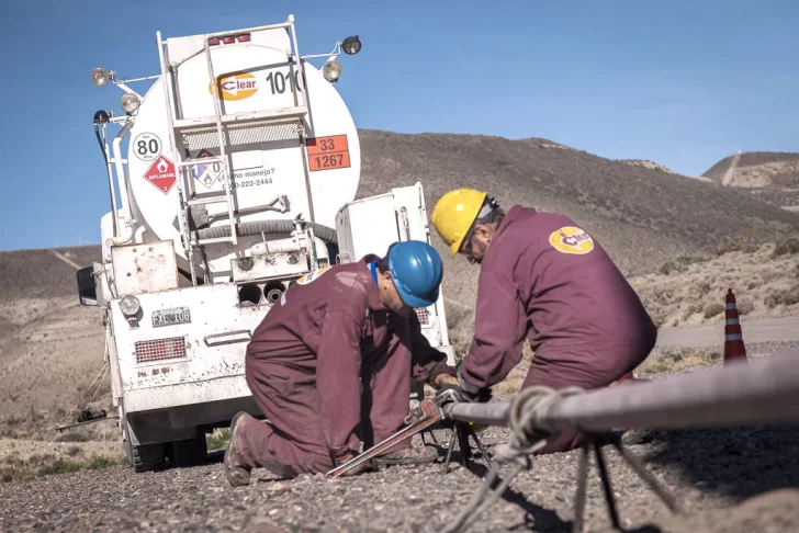 Petroleros molestos porque Clear pagó sólo la mitad del sueldo