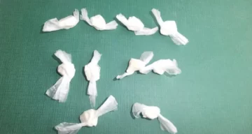 Quisieron ingresar cocaína en una botella de shampoo a una comisaría de Santa Cruz