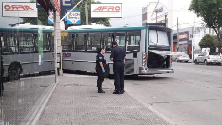 Brutal choque en Monte Grande: murió un colectivero