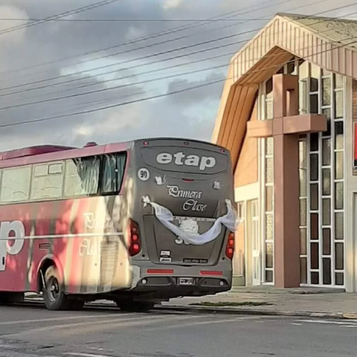 Mónica y Francisco: un amor de veinte asientos Mónica y Francisco: un amor de veinte asientos