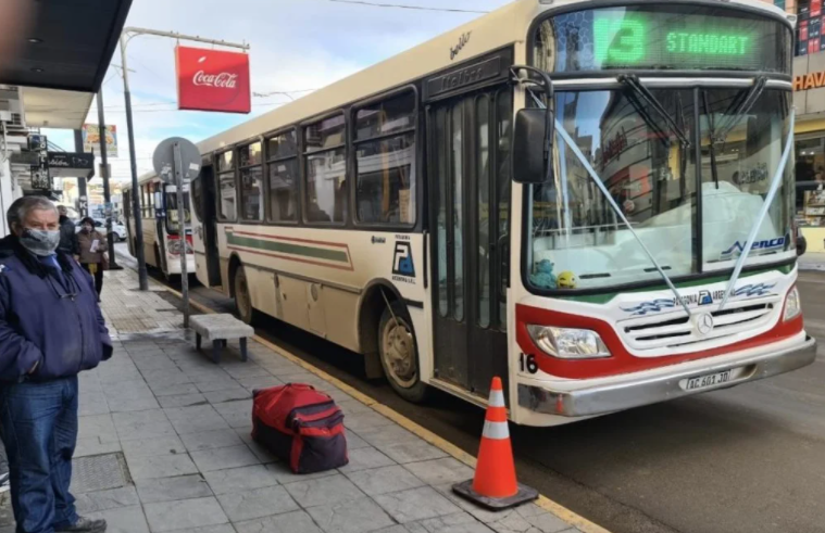 Prohibieron en Comodoro que pasajeros viajen parados en colectivos Prohibieron en Comodoro que pasajeros viajen parados en colectivos