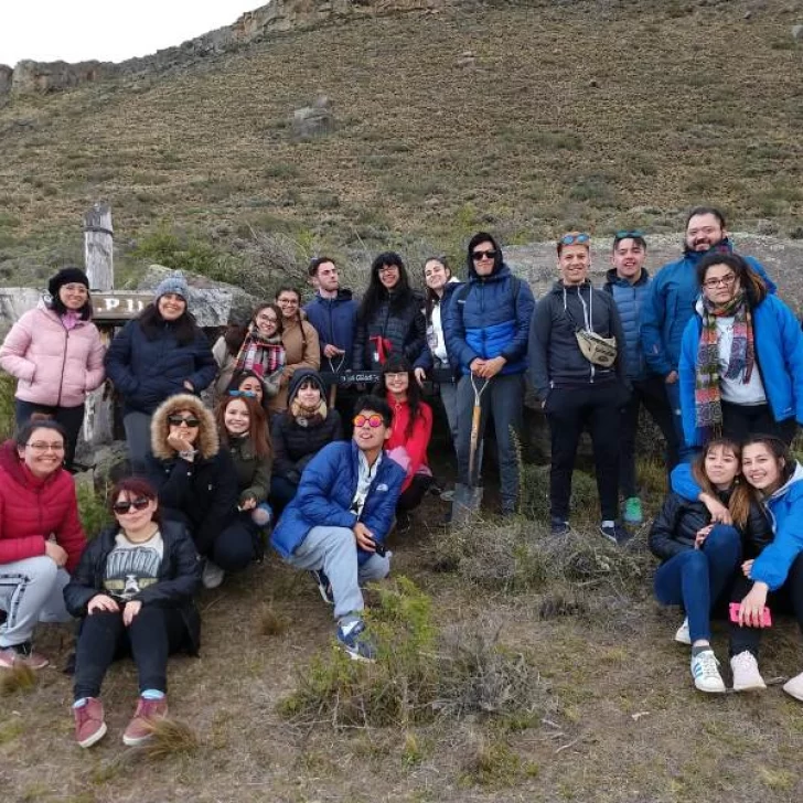Estudiantes del Colegio Austro viajaron a recorrer sitios históricos de las Huelgas Estudiantes del Colegio Austro viajaron a recorrer sitios históricos de las Huelgas