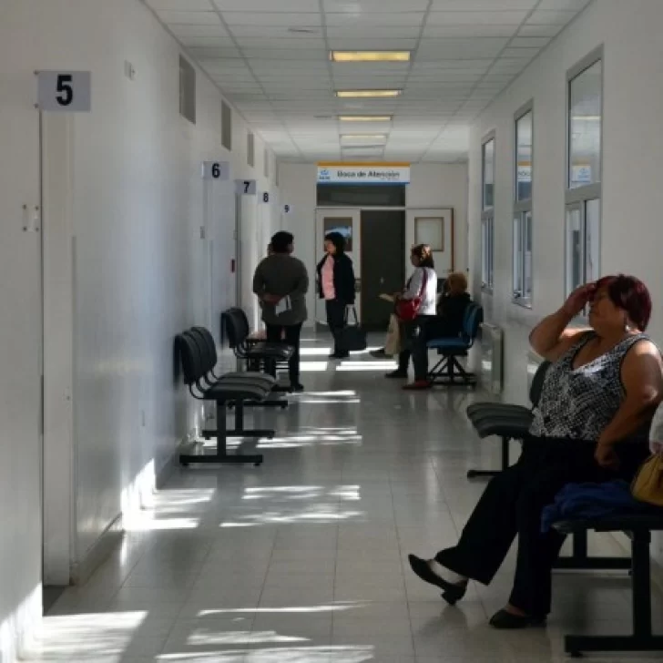 Empleados del hospital Alvear durmieron en consultorios por temor a contagiar a sus familias