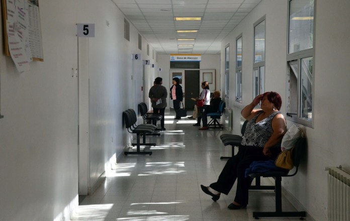 Alarma en un hospital de Comodoro: aislaron a todos los enfermeros y suspendieron cirugías