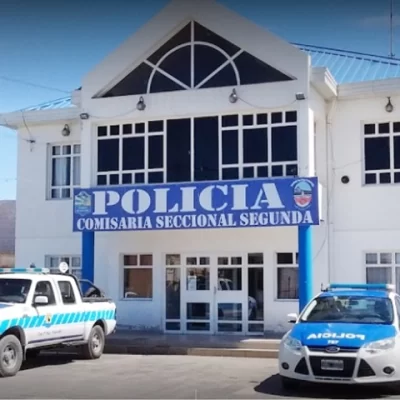 Un desconocido quiso entrar en la casa de una mujer en Pico Truncado, no lo consiguió y la insultó