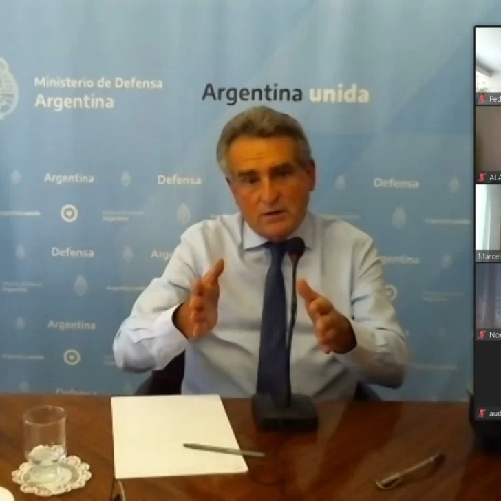 El ministro Rossi explicó cómo actúan los barcos pesqueros ilegales en el límite con el Mar Argentino