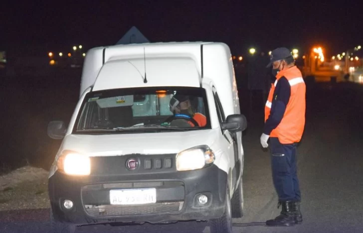 20 autos secuestrados y más de 50 multas a conductores por circular fuera del horario permitido