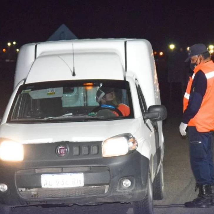 20 autos secuestrados y más de 50 multas a conductores por circular fuera del horario permitido