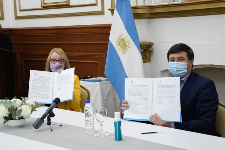 Alicia Kirchner y Daniel Arroyo firmaron convenios para la protección integral de los derechos de niños y adolescentes