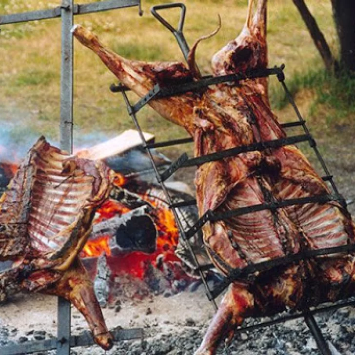 Paso a paso: mirá la receta para hacer un cordero asado a la cruz