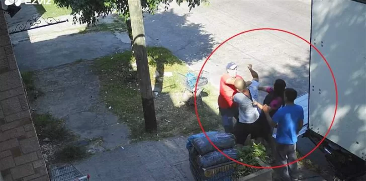 Repartidor y dueño de súper chino, a las piñas por una broma: “Colonavilus, tu helmana”