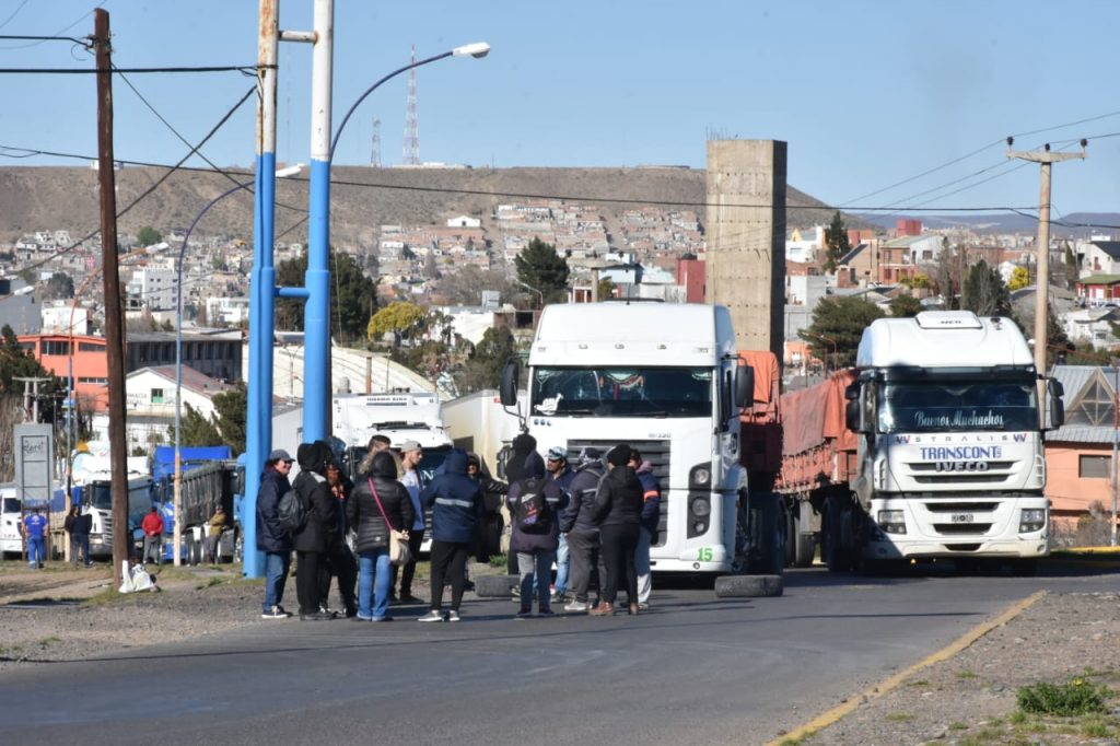 Procesaron a 5 municipales por un corte de ruta en Caleta Procesaron a 5 municipales por un corte de ruta en Caleta